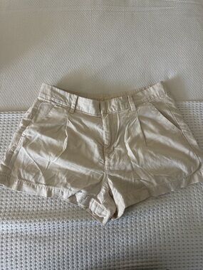 American Eagle Women's Cream Pleated Cotton Shorts